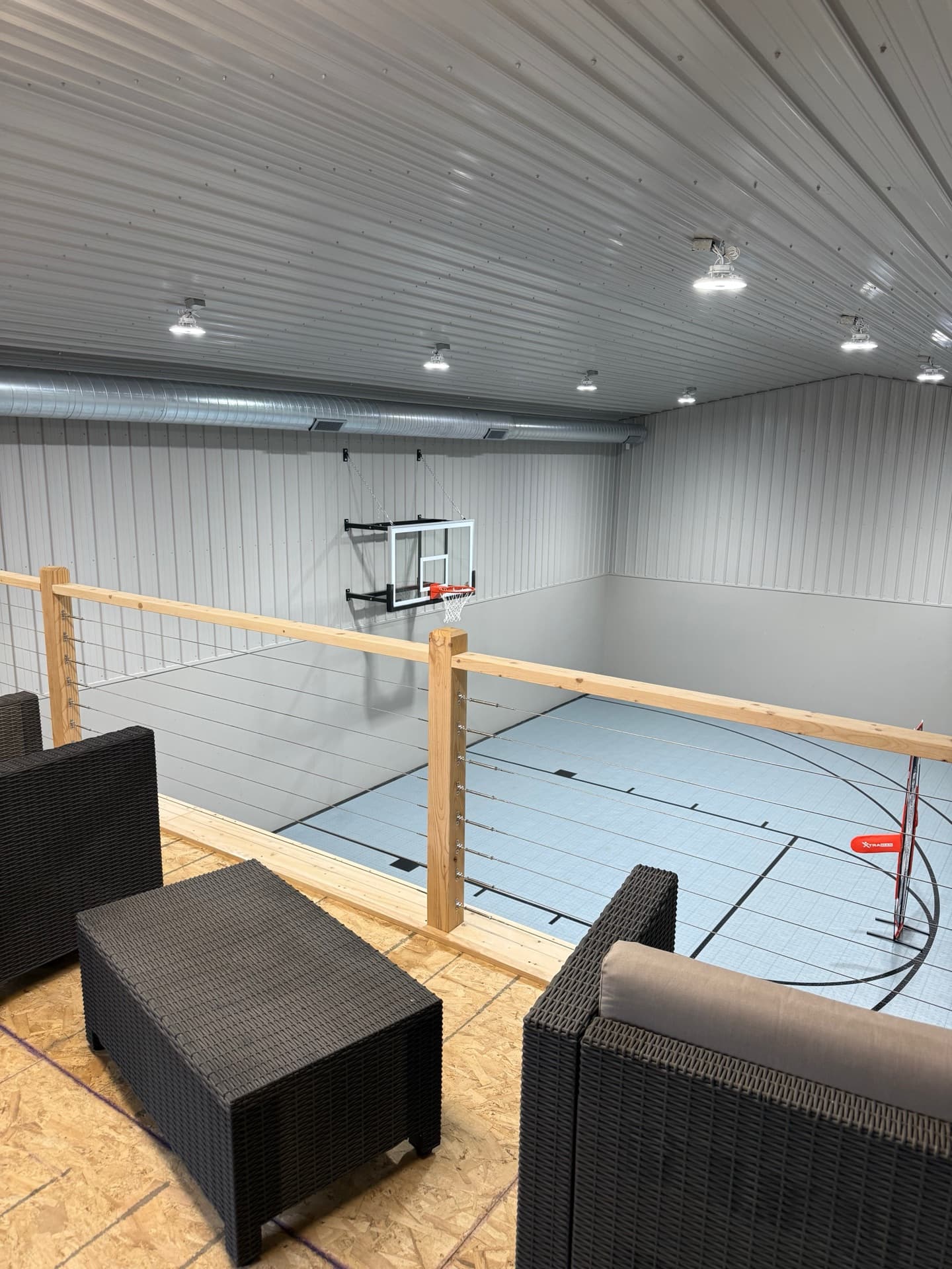Mezzanine viewing area in recreational building